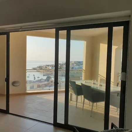 Luxury With A Mesmerizing View マルサスカーラ