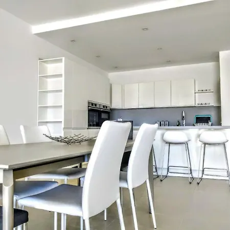 Luxury With A Mesmerizing View *